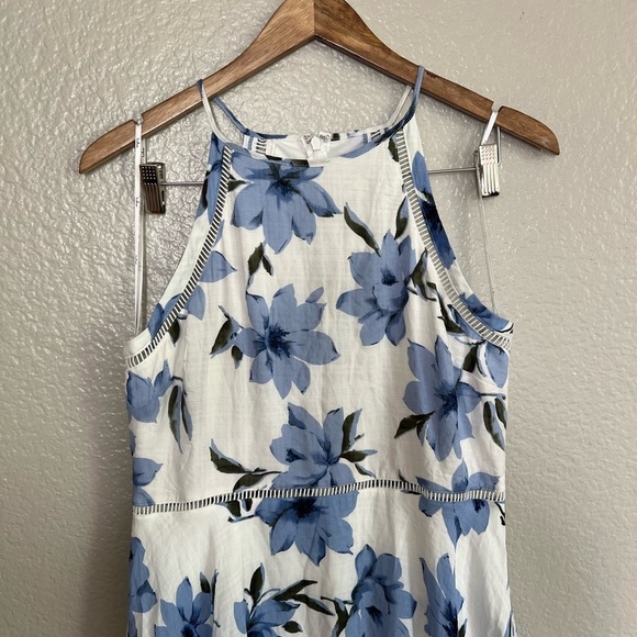 Zahara Blue and White Floral Print Midi Dress - Picture 3 of 10